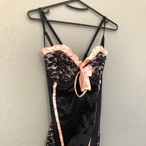 Lingerie - Picture 2 of 6